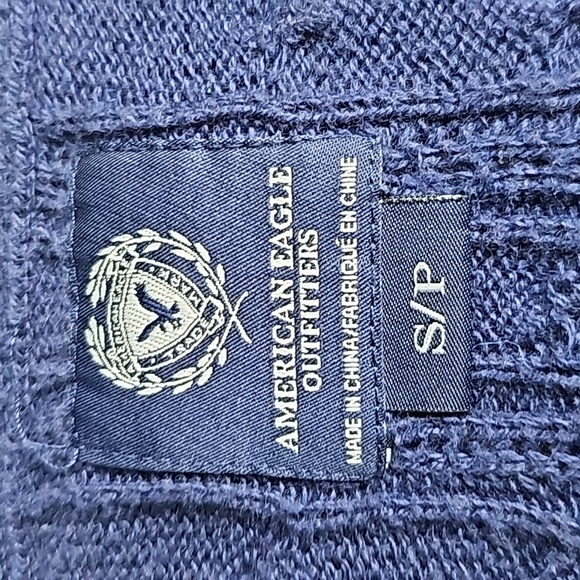 A.E. VNECK SWEATER SIZE SMALL - Picture 4 of 7